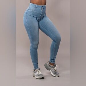 FITJEANS HIGHWAIST ARTIC BLUE SKINNY JEAN SIZE SMALL